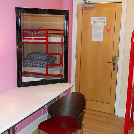 Ostello Snoozles Centre *