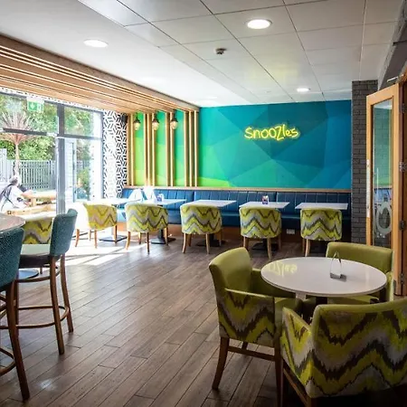 Snoozles Centre Ostello *